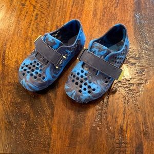 US8 Plae water shoes EUC